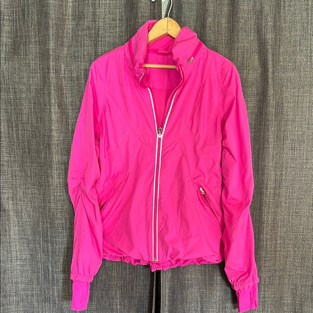 Lululemon pink windbreaker with soft lining and hood inside zipper collar size 6